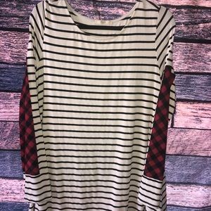 Oversized super cute Le Lis shirt!